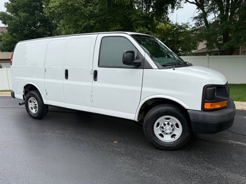 Used 2015 Chevrolet Express 2500 image 4