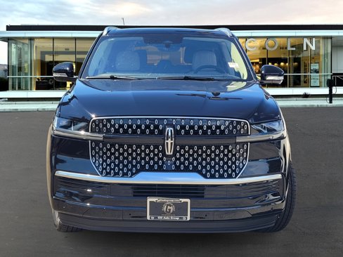 New 2025 Lincoln Navigator Reserve image 2