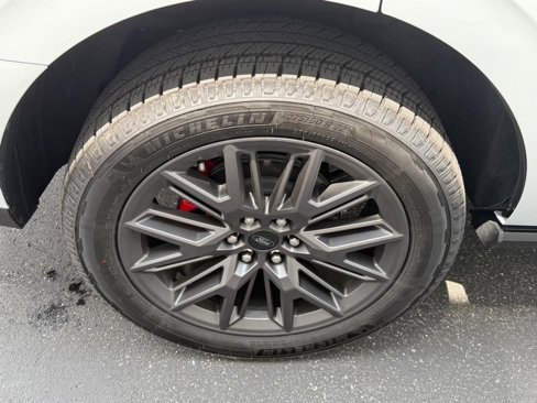 New 2025 Ford Expedition Platinum w/ Stealth Performance Package image 5
