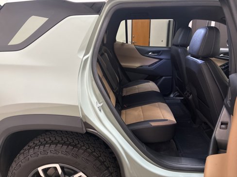 Used 2025 Chevrolet Equinox ACTIV w/ Convenience Package III image 19