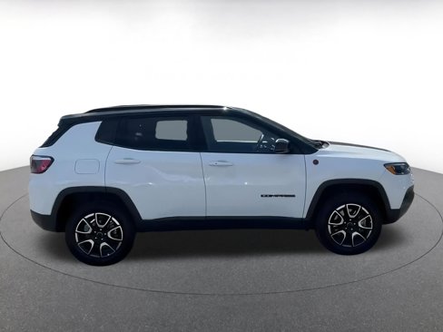 Used 2025 Jeep Compass Trailhawk image 15