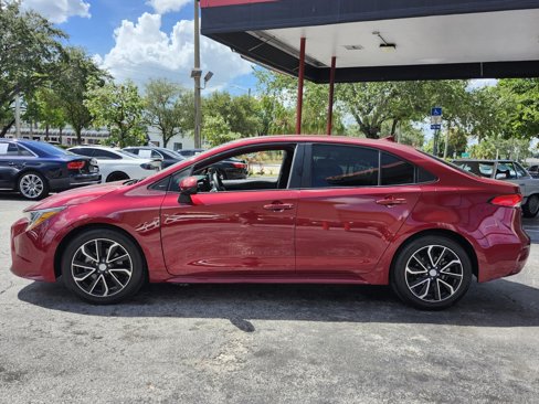 Used 2022 Toyota Corolla LE image 2