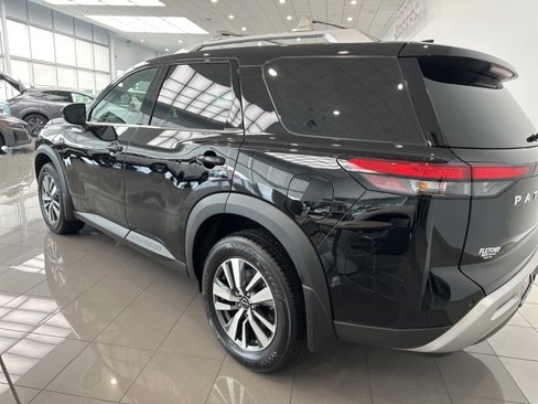 New 2025 Nissan Pathfinder SL image 6