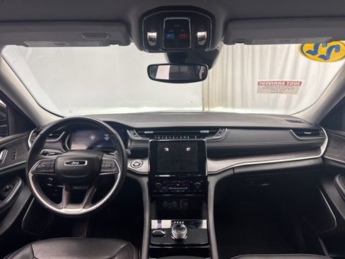 Used 2022 Jeep Grand Cherokee L Limited image 18
