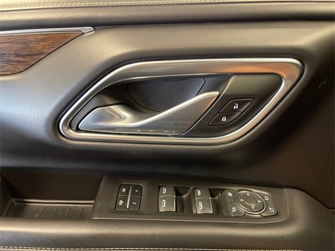 Used 2023 Chevrolet Suburban Premier image 28
