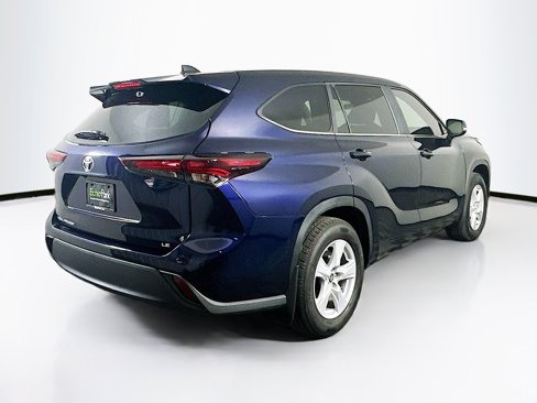 Used 2025 Toyota Highlander LE image 9