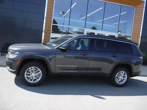 New 2025 Jeep Grand Cherokee L Laredo image 2