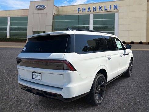 New 2025 Lincoln Navigator L Reserve w/ Jet Appearance Package image 7