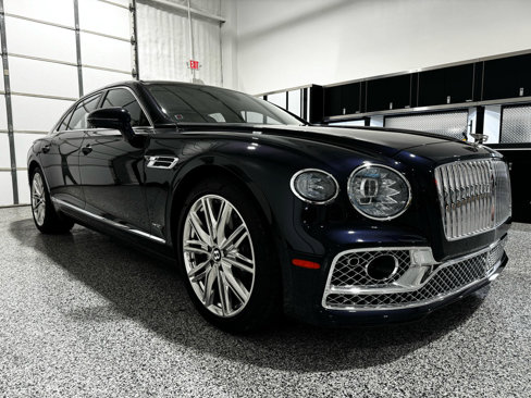 Used 2021 Bentley Flying Spur W12 image 1
