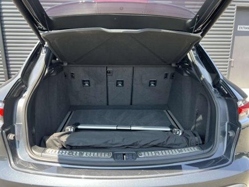 Certified 2022 Porsche Macan image 12