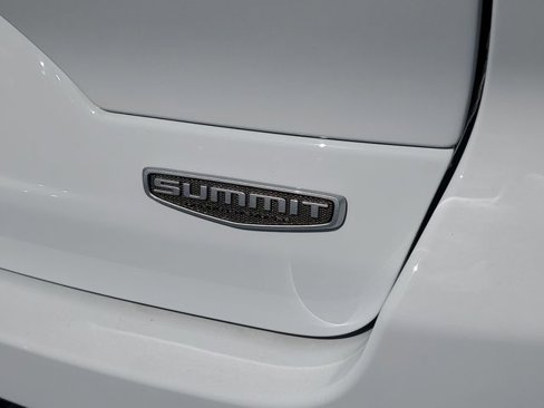 New 2025 Jeep Grand Cherokee Summit image 7