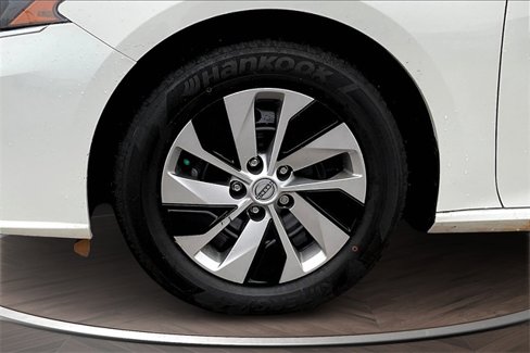 Certified 2025 Nissan Altima 2.5 S image 9