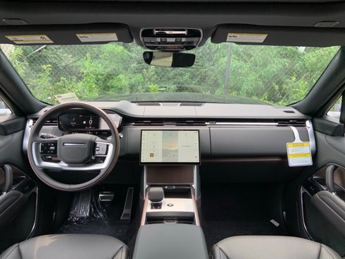 New 2025 Land Rover Range Rover SE image 18