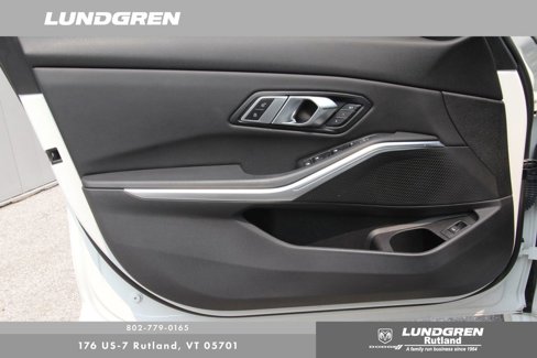 Used 2022 BMW 330i xDrive Sedan w/ Premium Package image 11