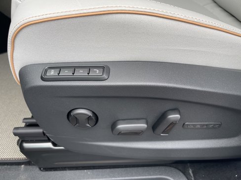 New 2025 Volkswagen ID. Buzz 1st Edition image 19