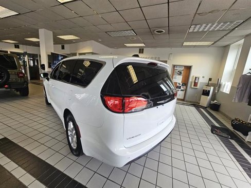 New 2026 Chrysler Voyager LX image 5