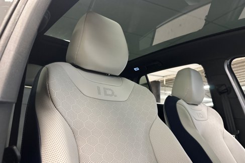 New 2025 Volkswagen ID.4 Pro S Plus image 16