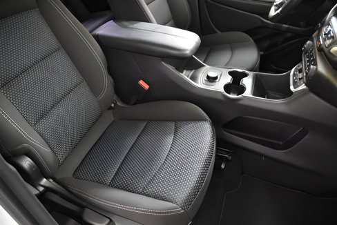 Used 2024 GMC Terrain SLE image 34