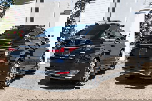 Used 2021 Lexus ES 300h w/ Premium Package image 14