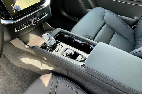 New 2026 Volvo XC90 B5 Plus image 10