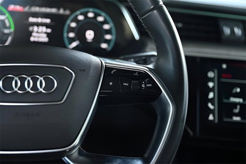 Used 2024 Audi Q8 e-tron Premium image 38