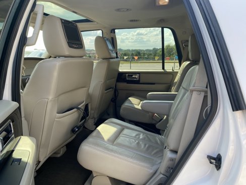 Used 2015 Lincoln Navigator 2WD image 18