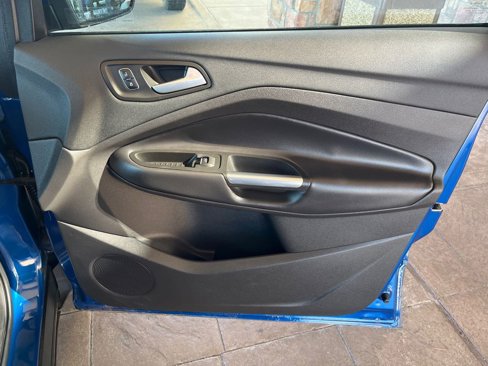 Used 2017 Ford Escape SE w/ Equipment Group 201A image 19