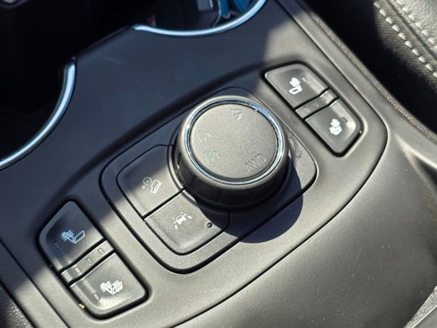 Used 2024 GMC Terrain SLT image 32
