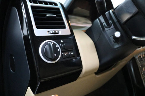 Used 2010 Land Rover Range Rover HSE LUX image 22