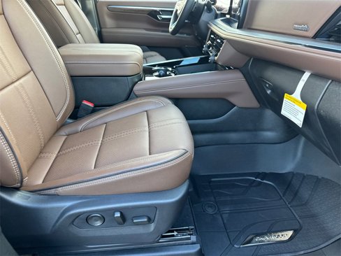 New 2026 Chevrolet Suburban High Country image 14