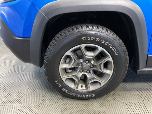 Certified 2023 Jeep Cherokee Trailhawk w/ Trailer Tow Group image 51