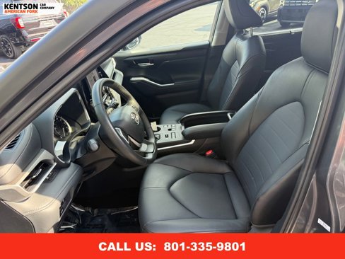 Used 2025 Toyota Highlander XLE image 35