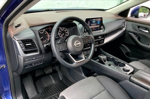 Used 2023 Nissan Rogue SV image 14