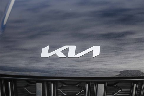 Certified 2024 Kia Carnival LX image 7
