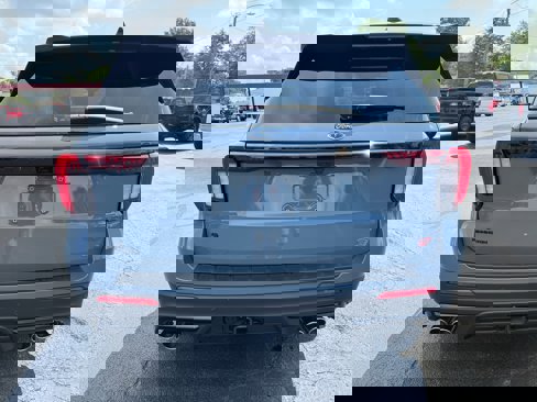 Used 2025 Ford Explorer ST image 6