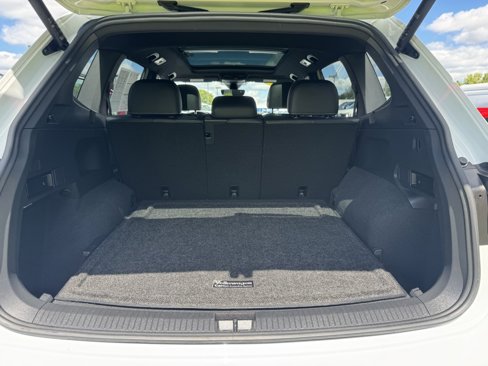 Used 2022 Volkswagen Tiguan SE R-Line image 40