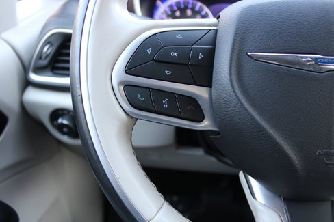 Used 2020 Chrysler Pacifica Limited image 13