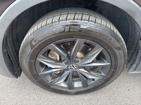 Certified 2024 Volkswagen Tiguan SE image 28