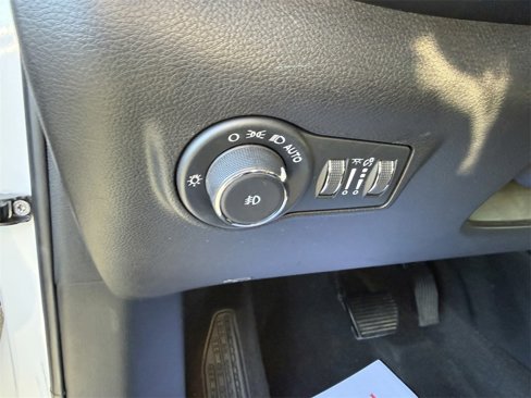 Certified 2022 Jeep Compass Limited image 15