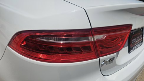 Used 2019 Jaguar XE image 10