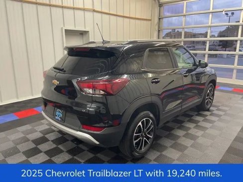 Used 2025 Chevrolet TrailBlazer LT image 3