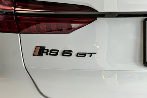 New 2025 Audi RS 6 performance image 24