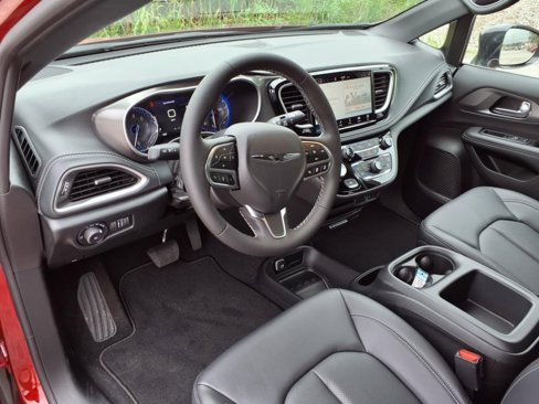 New 2026 Chrysler Pacifica Select image 5