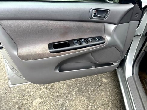 Used 2005 Toyota Camry LE image 10