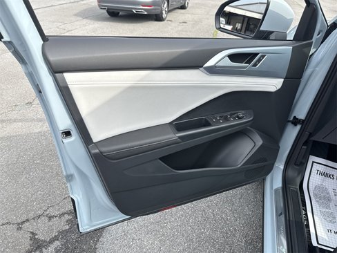 New 2025 Volkswagen Taos SE image 22