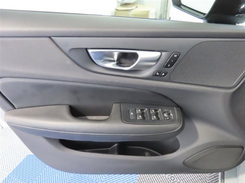 Used 2025 Volvo S60 B5 Core image 17