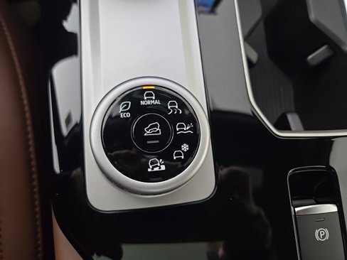 New 2025 Mitsubishi Outlander SEL image 28