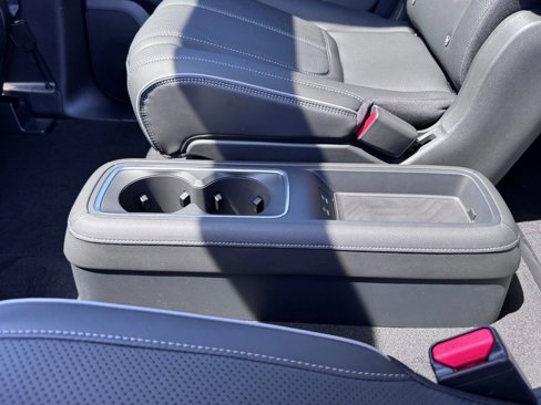 New 2025 INFINITI QX80 Sensory image 24
