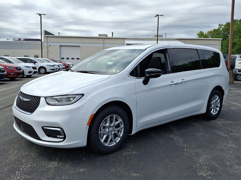 New 2026 Chrysler Pacifica Select image 4