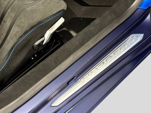 Used 2024 Lamborghini Huracan STO image 32